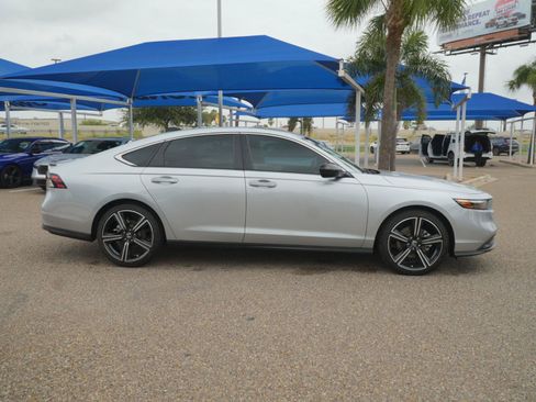 Used 2025 Honda Accord Sport image 4