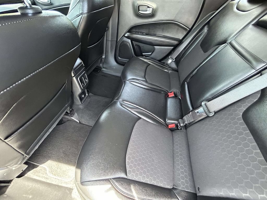 Used 2018 Jeep Compass Latitude FWD image 11