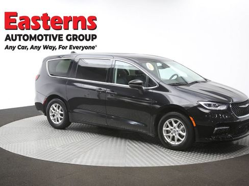 Used 2023 Chrysler Pacifica Touring-L FWD image 50