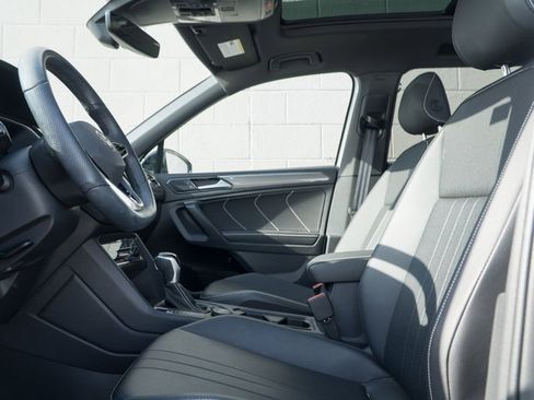 Used 2024 Volkswagen Tiguan SE R-Line image 17