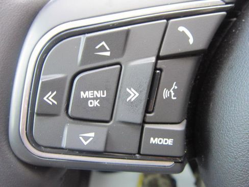 Used 2019 Jaguar F-PACE Premium image 22