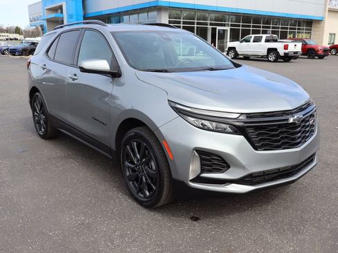 Used 2024 Chevrolet Equinox RS image 2