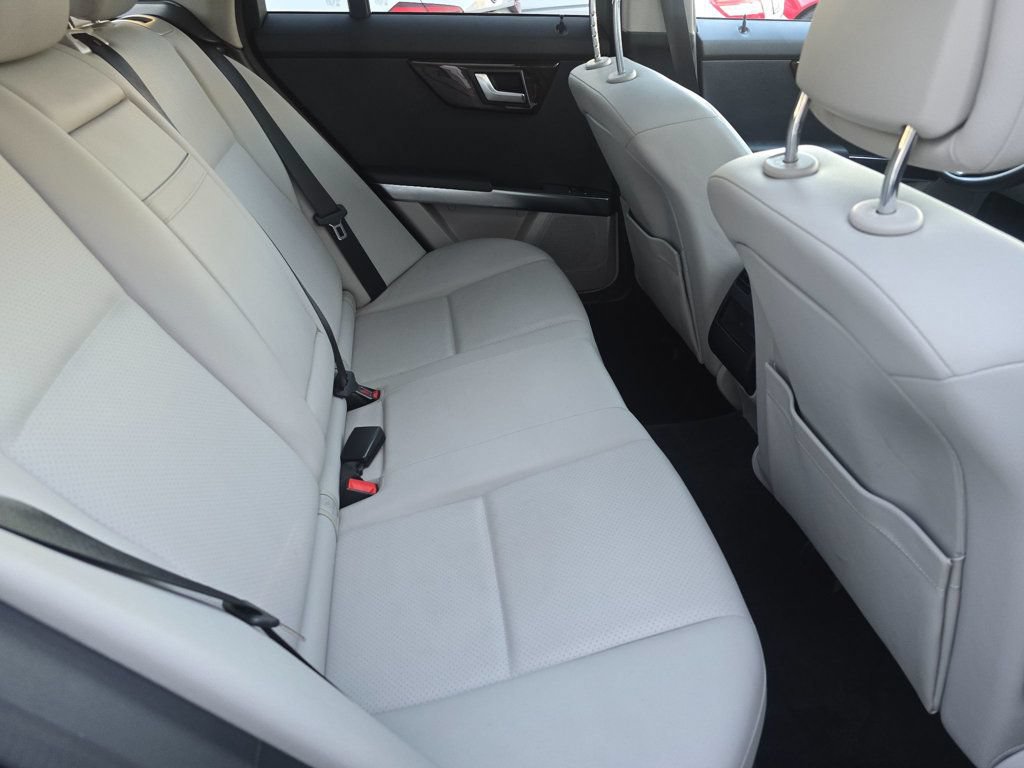 Used 2013 Mercedes-Benz GLK 350 4MATIC image 16