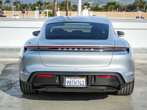 Used 2021 Porsche Taycan image 7