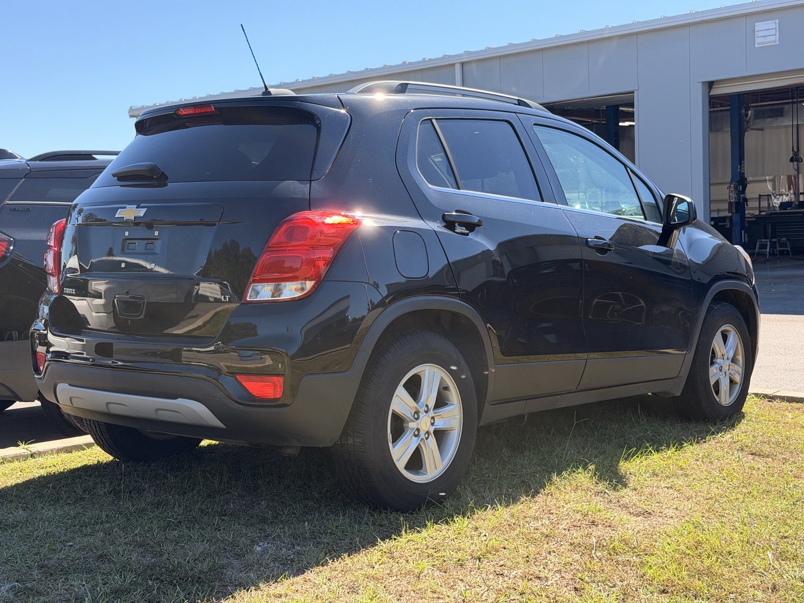 Used 2020 Chevrolet Trax LT FWD image 11