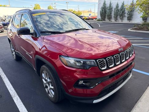 Used 2025 Jeep Compass Limited AWD/4WD image 7