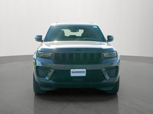 Used 2023 Jeep Grand Cherokee Altitude AWD/4WD image 2