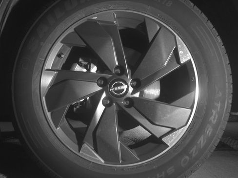 Used 2025 Nissan Rogue SV AWD/4WD image 9