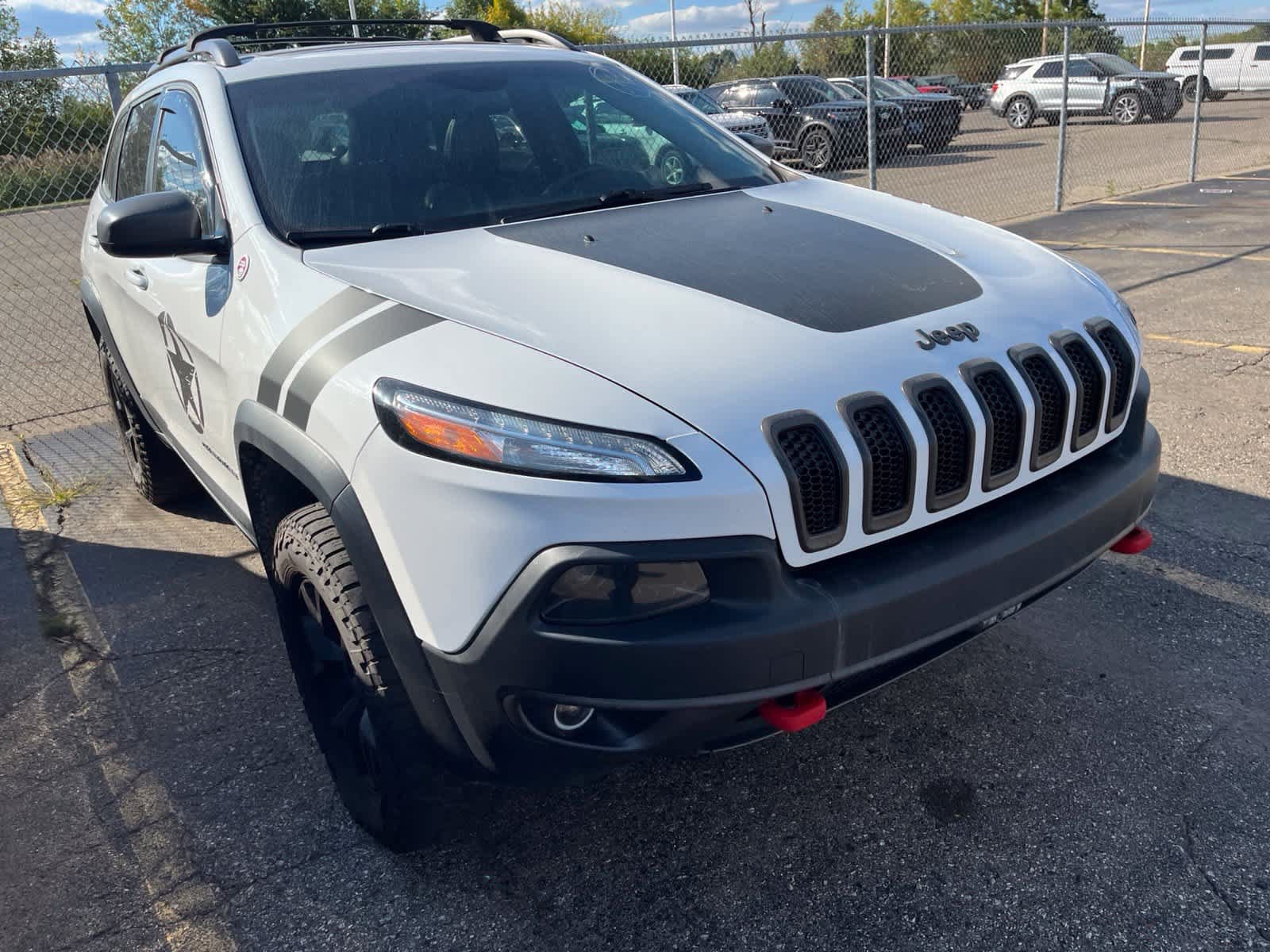 Used 2017 Jeep Cherokee Trailhawk w/ Comfort & Convenience Group AWD/4WD image 16