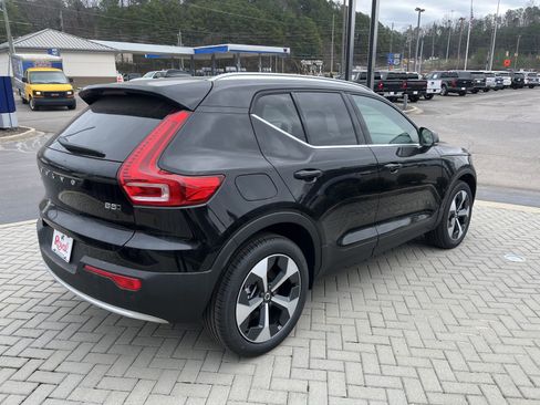 New 2025 Volvo XC40 B5 Core w/ Protection Package Premier image 5