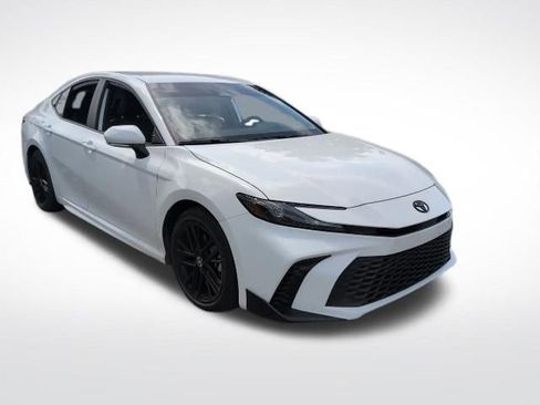 Used 2025 Toyota Camry SE FWD image 7