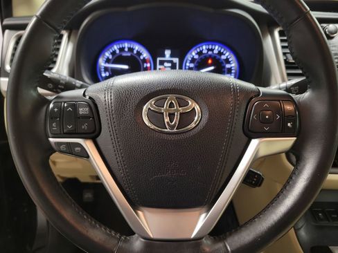 Used 2016 Toyota Highlander XLE AWD/4WD image 19