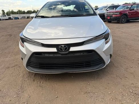 Used 2025 Toyota Corolla LE FWD image 9