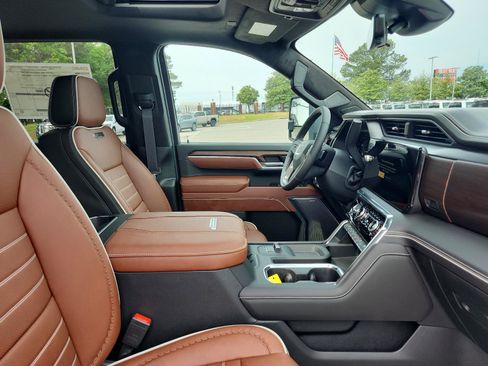 New 2026 GMC Sierra 3500 Denali Ultimate AWD/4WD image 7