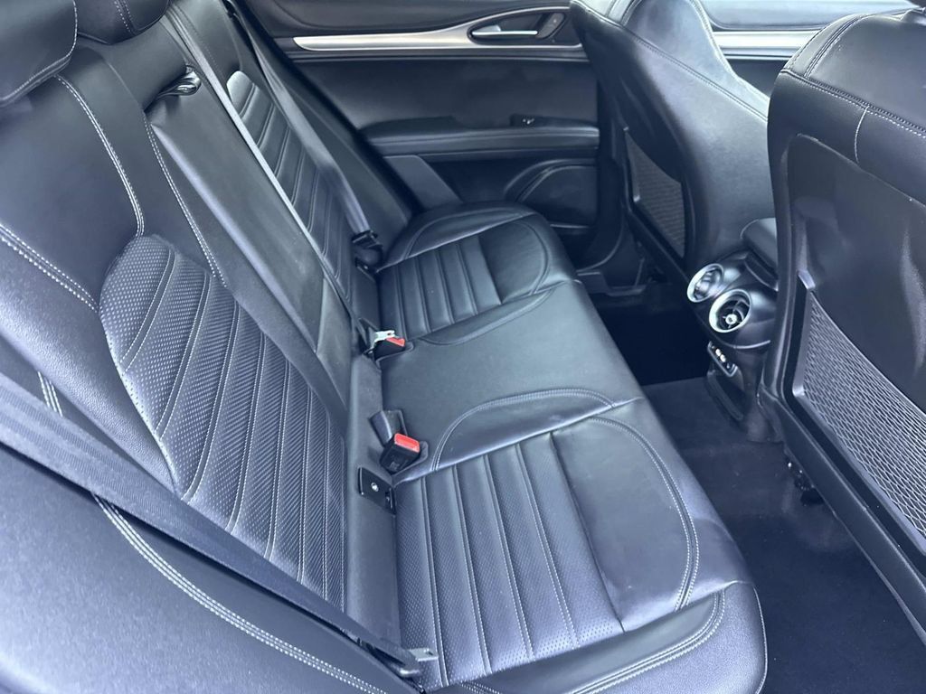 Used 2025 Alfa Romeo Stelvio Sprint AWD/4WD image 16
