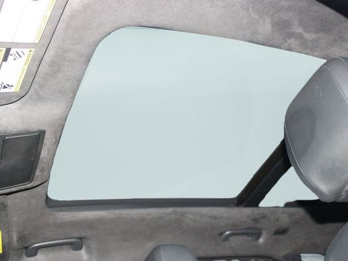 Used 2019 Jaguar F-PACE Premium image 15