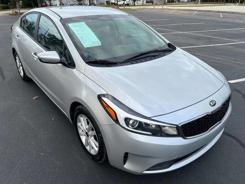 Used 2017 Kia Forte LX w/ LX Popular Package image 4