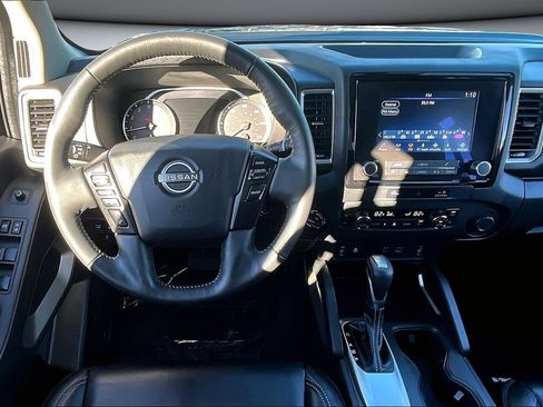 Used 2024 Nissan Frontier SL image 9
