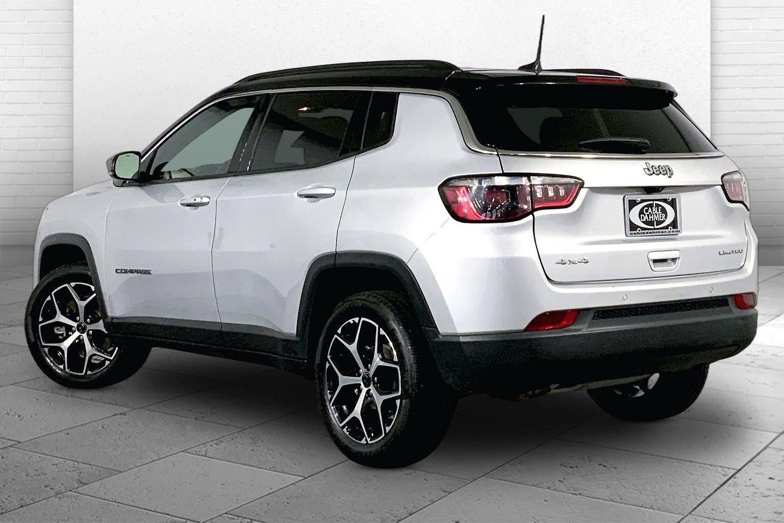 Used 2025 Jeep Compass Limited AWD/4WD image 11