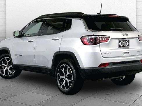 Used 2025 Jeep Compass Limited AWD/4WD image 11