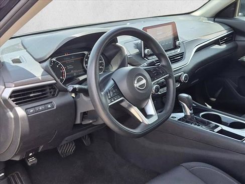 Used 2024 Nissan Altima 2.5 SV FWD image 10