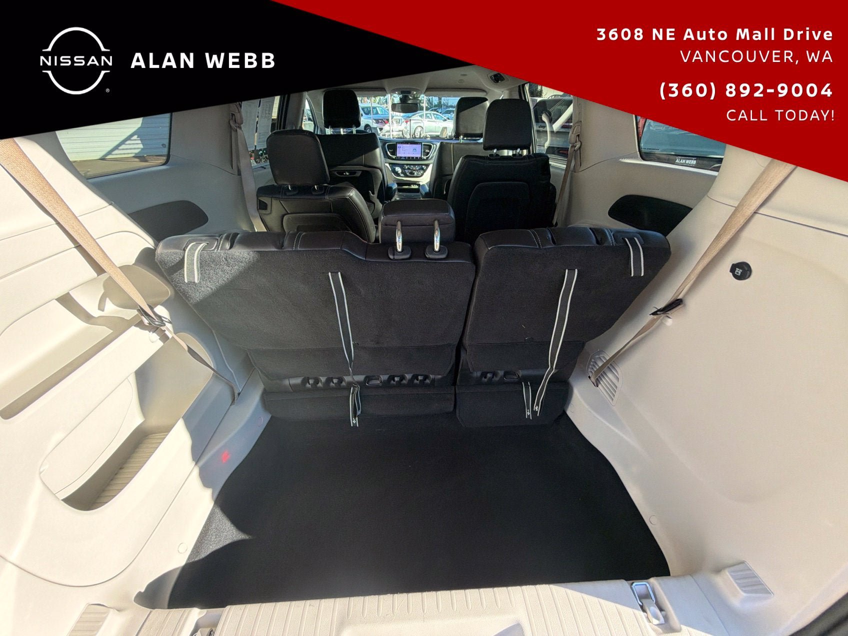 Used 2023 Chrysler Pacifica Touring-L FWD image 30