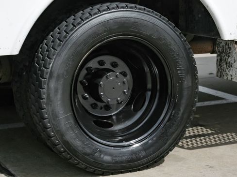 Used 2014 Ford F550 2WD Regular Cab Super Duty image 37