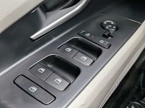 Used 2025 Hyundai Elantra Limited FWD image 25
