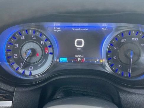 Used 2018 Chrysler 300 S AWD/4WD image 19