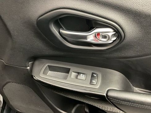 Used 2021 Jeep Cherokee Latitude Plus image 24