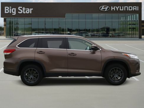 Used 2019 Toyota Highlander XLE image 5