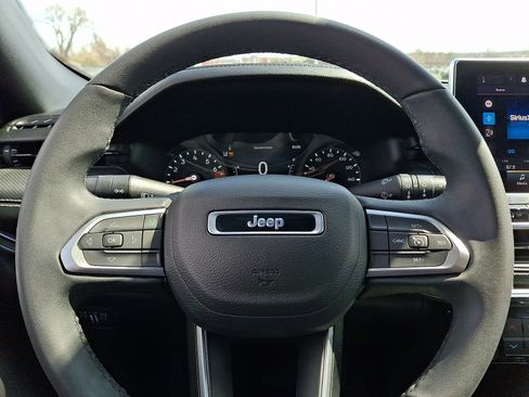 Certified 2022 Jeep Compass Latitude FWD image 19