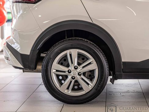 Used 2022 Nissan Kicks S image 11