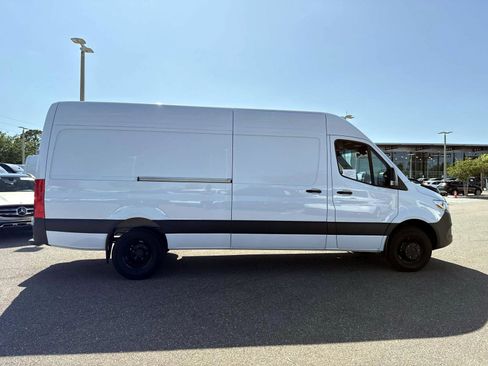 Used 2025 Mercedes-Benz Sprinter 3500 image 4