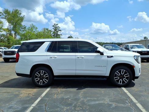 Used 2022 GMC Yukon SLE AWD/4WD image 3
