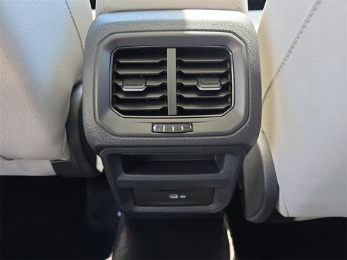 Used 2025 Volkswagen Taos SE image 11