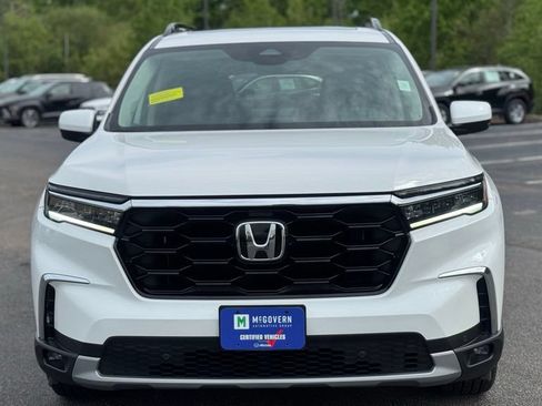 Used 2025 Honda Pilot Touring image 2