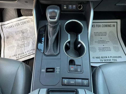 Used 2022 Toyota Highlander XLE image 24