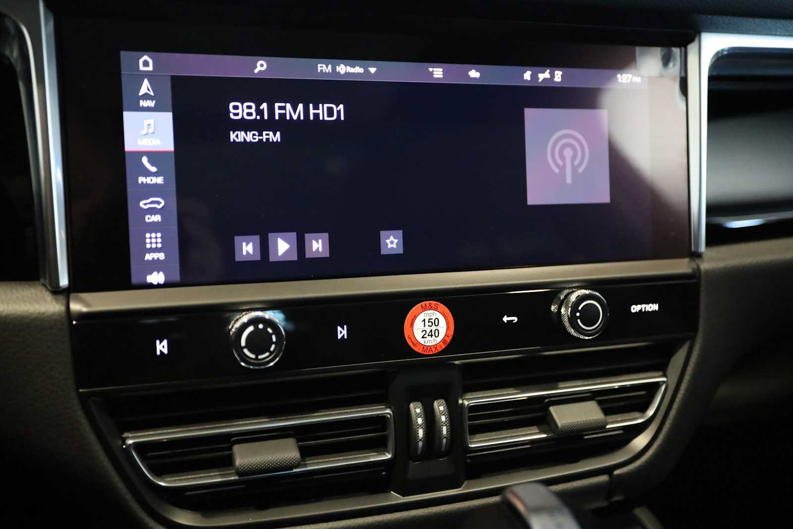 Used 2025 Porsche Macan AWD/4WD image 31