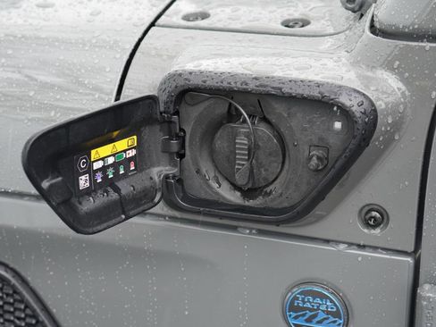 Used 2023 Jeep Wrangler Unlimited w/ Cold Weather Group AWD/4WD image 12