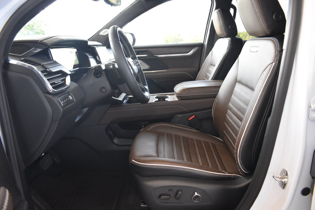 Used 2026 GMC Acadia Denali Ultimate AWD/4WD image 4
