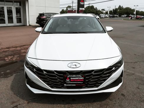 Used 2023 Hyundai Elantra Limited w/ Cargo Package FWD image 2
