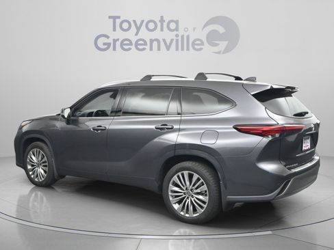 Used 2023 Toyota Highlander Platinum AWD/4WD image 7
