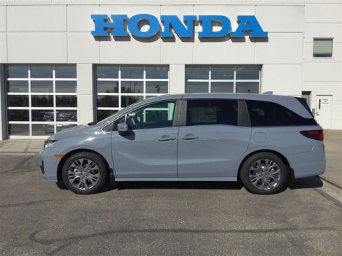 New 2026 Honda Odyssey Touring image 7