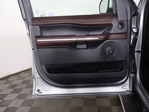 Used 2024 Ford Expedition Limited image 28