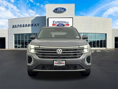 Used 2025 Volkswagen Atlas SE image 3