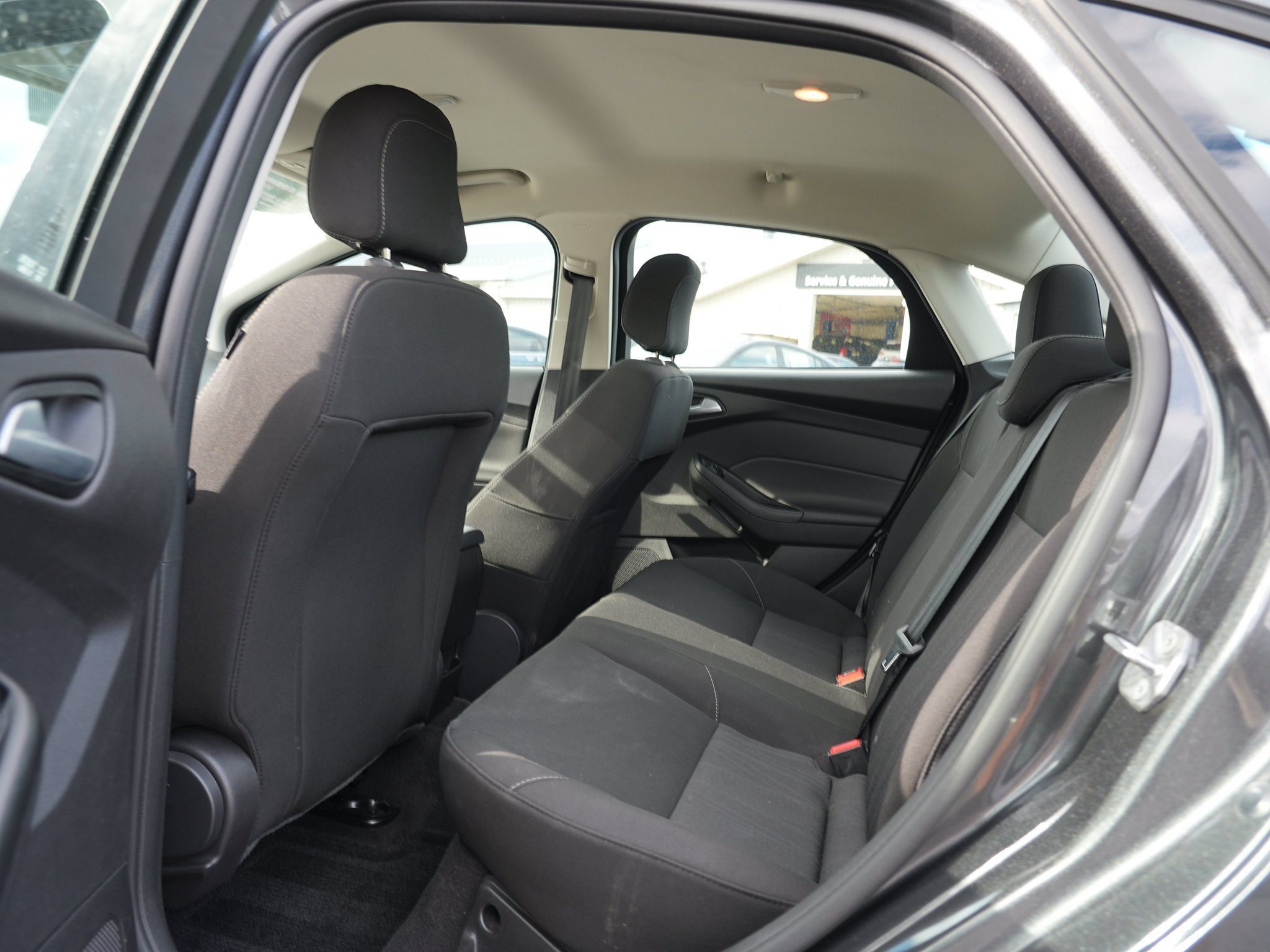 Used 2018 Ford Focus SE FWD image 19