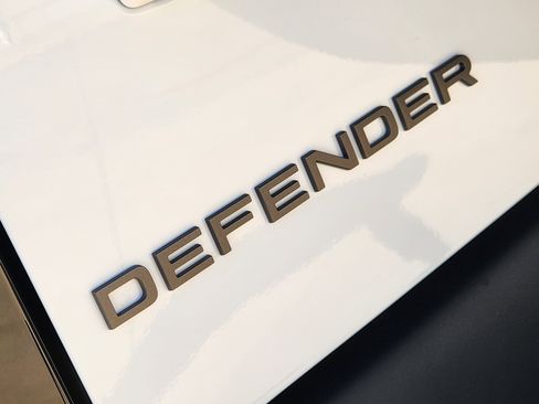 New 2026 Land Rover Defender 110 X-Dynamic SE image 11
