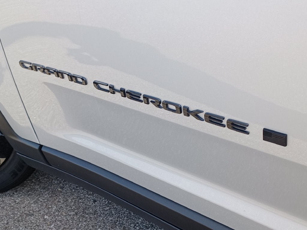 Used 2024 Jeep Grand Cherokee Altitude AWD/4WD image 30