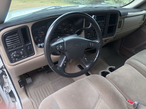 Used 2004 Chevrolet Silverado 2500 LS w/ Skid Plate Package AWD/4WD image 18
